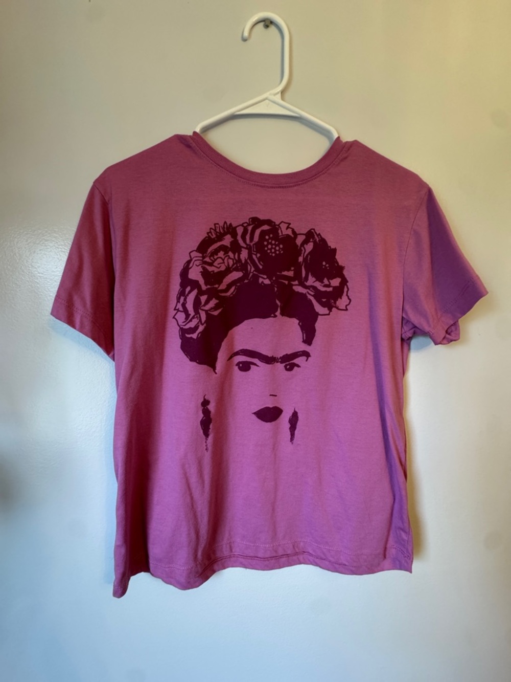 Women’s Lavender Graphic Tee with Floral Icon Print- Frida Kahlo